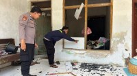 setelah pelemparan batu dan tinja hingga menyebabkan kaca pecah setelah pelemparan batu dan tinja hingga menyebabkan kaca pecah